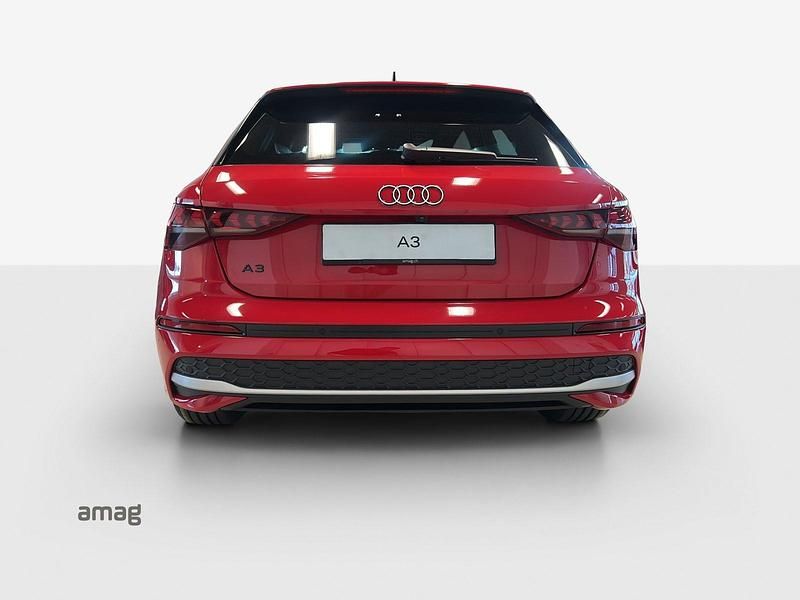 Neu Audi A3 Attraction 150 PS (110 kW) 2025 Progressivrot metallic Limousine