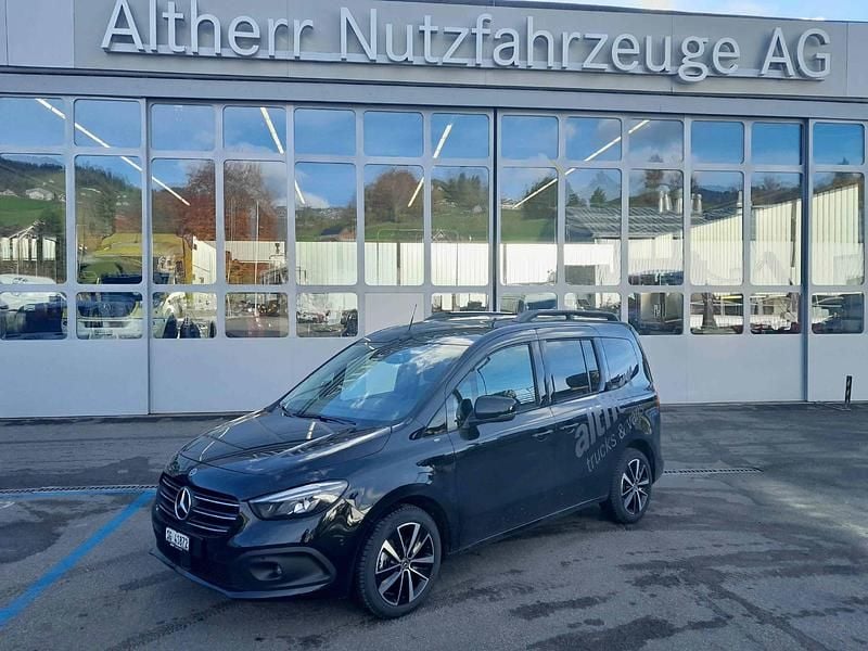 Gebraucht Mercedes T180 Style 116 PS (85 kW) 2025 Schwarz Van / Kleinbus