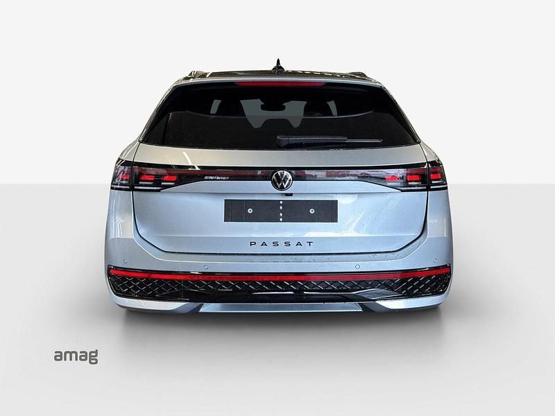 Neu VW Passat R-line 192 PS (141 kW) 2026 Oyster silver metallic  dachlackierung schwarz uni Kombi