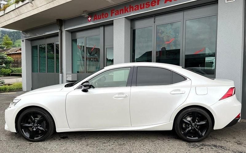 Gebraucht Lexus IS200t Sport Line 245 PS (180 kW) 2016 Weiss Limousine