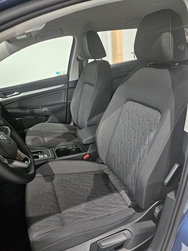 Gebraucht VW Golf VIII Life 150 PS (110 kW) 2024 Kombi