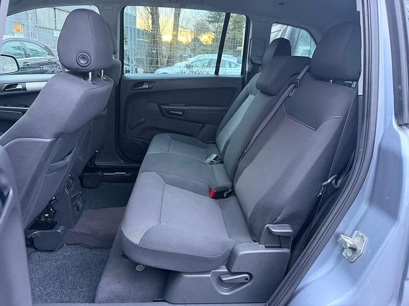 Gebraucht Opel Zafira Edition 140 PS (102 kW) 2010 Van / Kleinbus