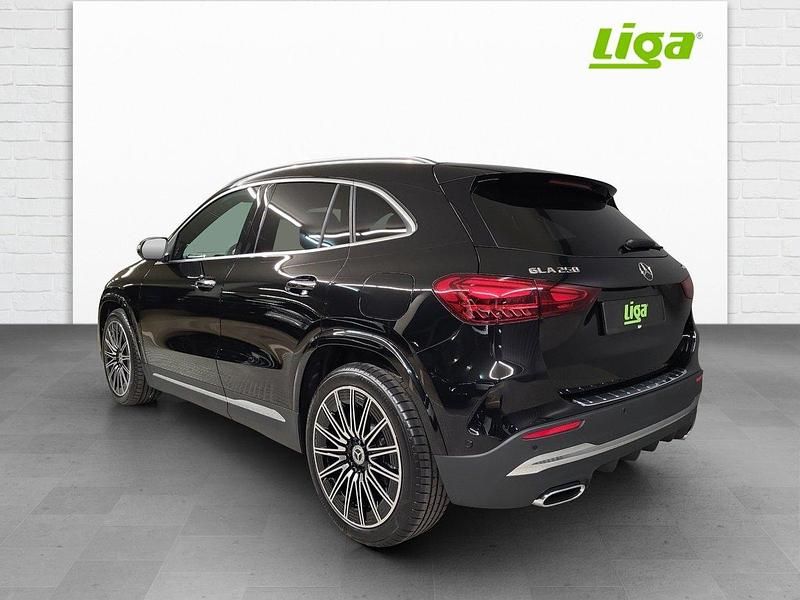 Gebraucht Mercedes GLA250 AMG line 238 PS (175 kW) 2025 SUV