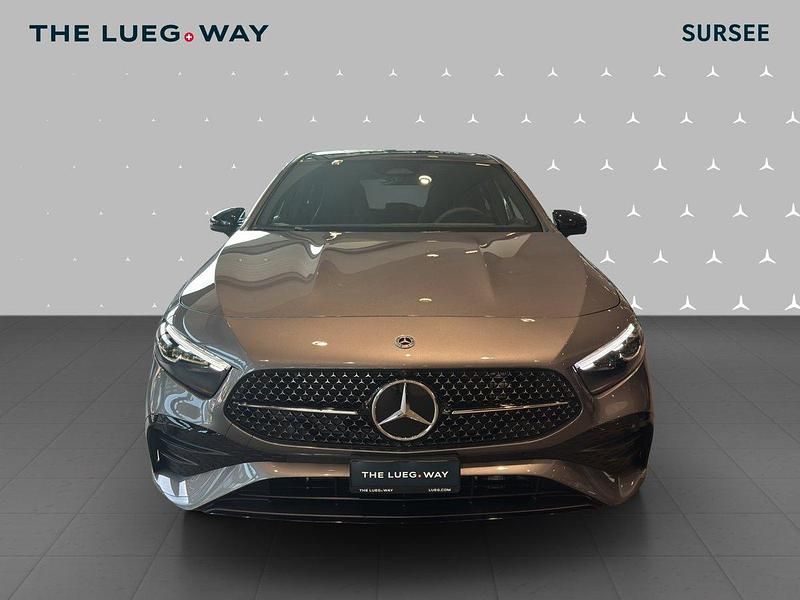 Gebraucht Mercedes A200 Night 163 PS (119 kW) 2025 Grau Limousine