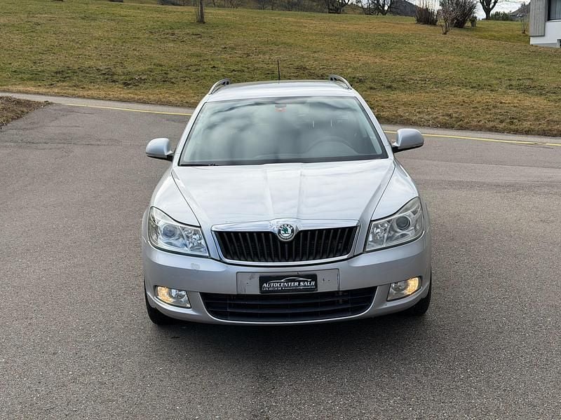 Gebraucht Skoda Octavia Ambition 105 PS (77 kW) 2012 Kombi