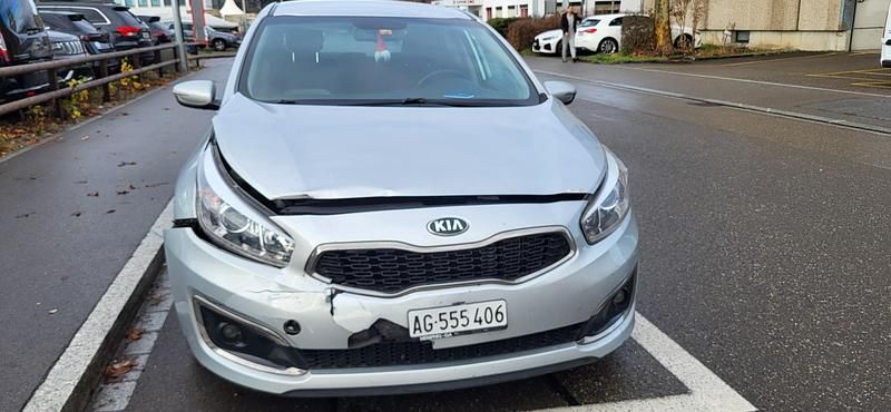 Gebraucht 2016 Kia Ceed Style Kleinwagen | CHF 5’500 - Bild 1/4