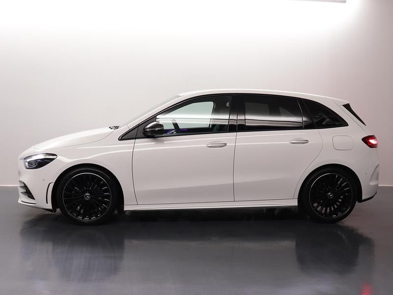 Gebraucht Mercedes B200 AMG line 163 PS (119 kW) 2023 Weiss Van / Kleinbus