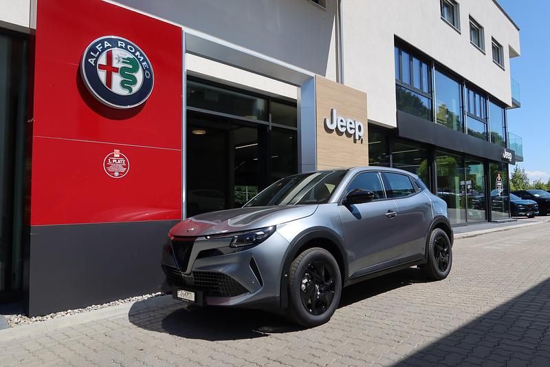 Neu 2025 Alfa Romeo Junior SUV | CHF 33’490 (Guter Preis) - Bild 1/4