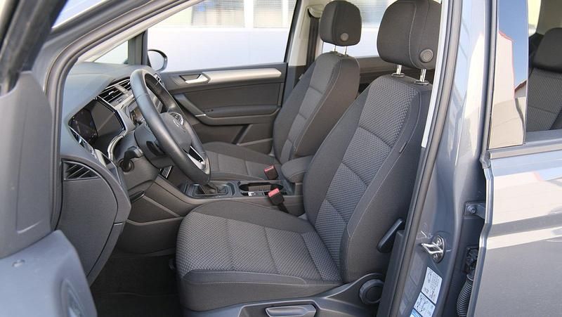 Gebraucht VW Touran Comfortline 150 PS (110 kW) 2024 Van / Kleinbus