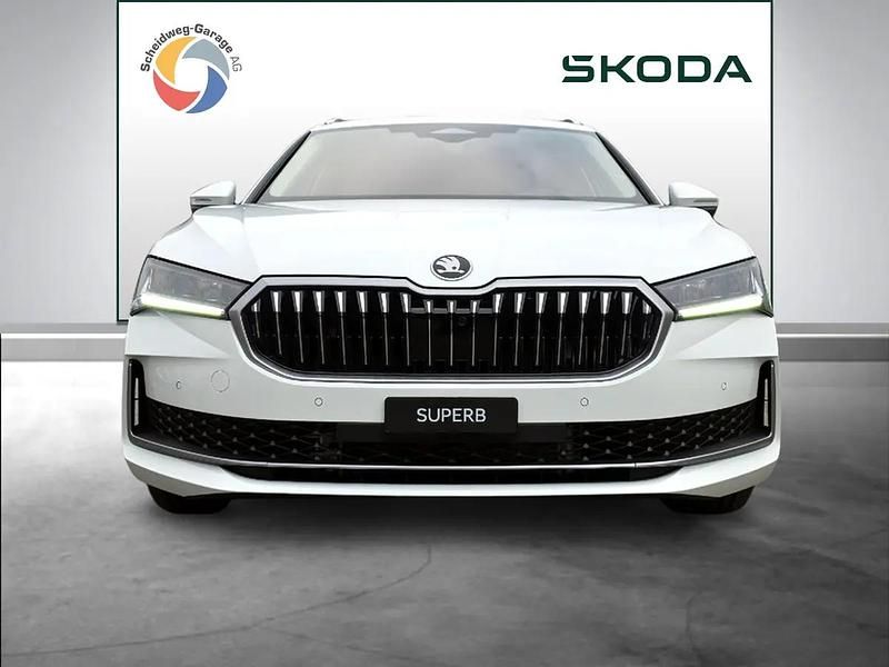 Gebraucht Skoda Superb Selection 193 PS (141 kW) 2025 Weiss Kombi