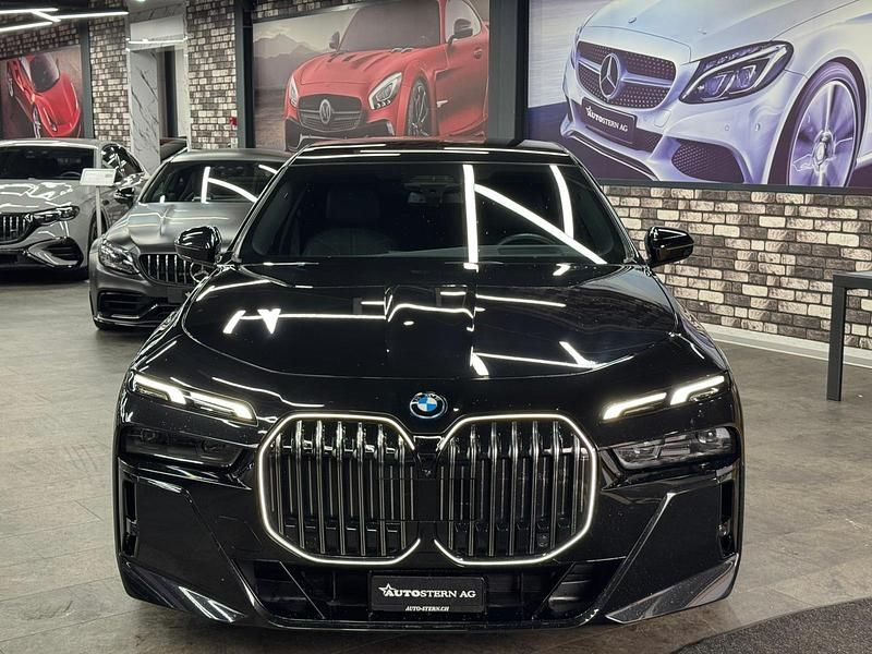 Gebraucht BMW 750e M Sport 489 PS (359 kW) 2024 Limousine