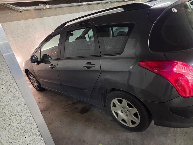 Gebraucht Peugeot 308 SW 112 PS (82 kW) 2010 Kombi