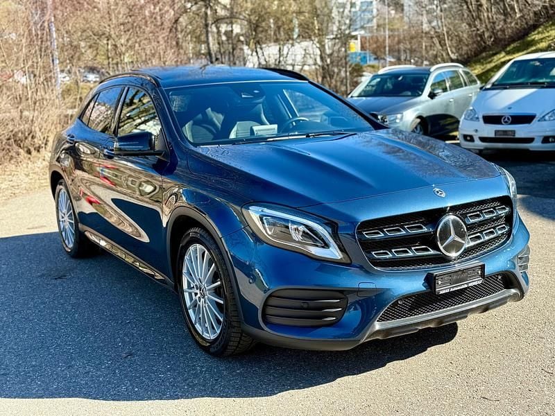 Gebraucht Mercedes GLA220 AMG line 184 PS (135 kW) 2019 SUV