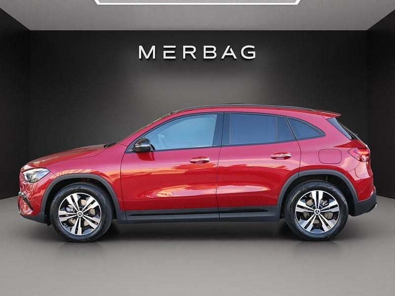 Neu Mercedes GLA200 Night 163 PS (119 kW) 2025 Rot SUV