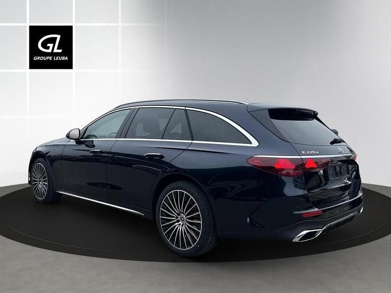 Neu Mercedes E220 163 PS (119 kW) 2025 Blau Kombi