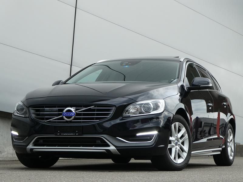 Gebraucht Volvo V60 Summum 181 PS (133 kW) 2015 Kombi