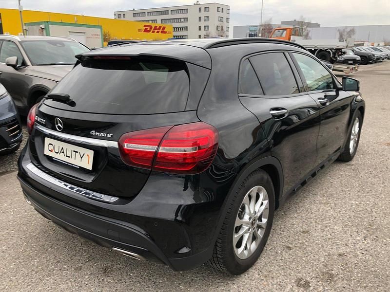 Gebraucht Mercedes GLA220 AMG line 184 PS (135 kW) 2019 SUV