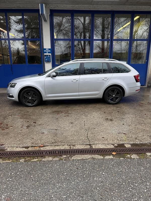 Gebraucht Skoda Octavia LAURIN & KLEMENT 184 PS (135 kW) 2017 Kombi