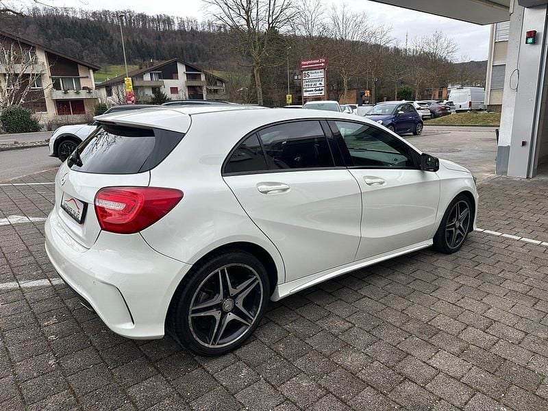 Gebraucht Mercedes A200 AMG line 156 PS (114 kW) 2015 Limousine