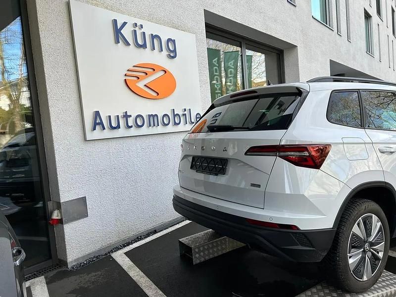 Neu Skoda Karoq Dynamic 150 PS (110 kW) 2026 Weiss SUV