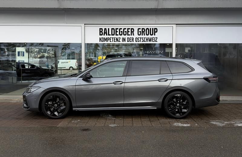 Gebraucht VW Passat R-line 193 PS (141 kW) 2024 Kombi