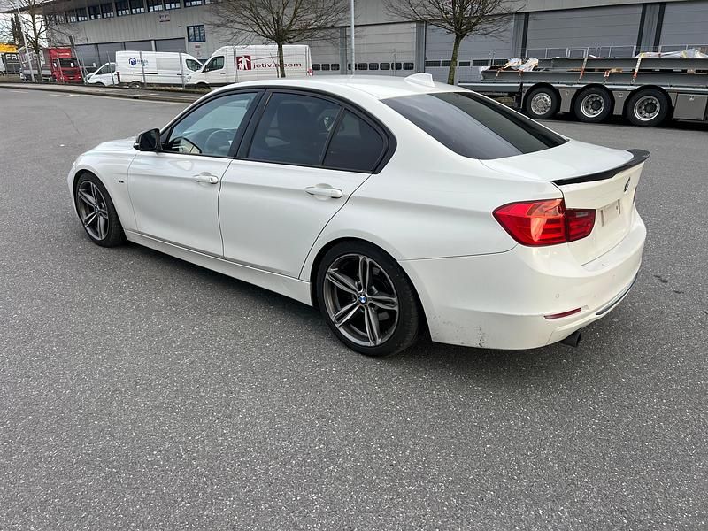 Gebraucht BMW 320 Sport Line 184 PS (135 kW) 2012