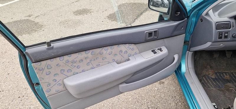 Gebraucht Toyota Starlet 75 PS (55 kW) 1998 Grün Kleinwagen