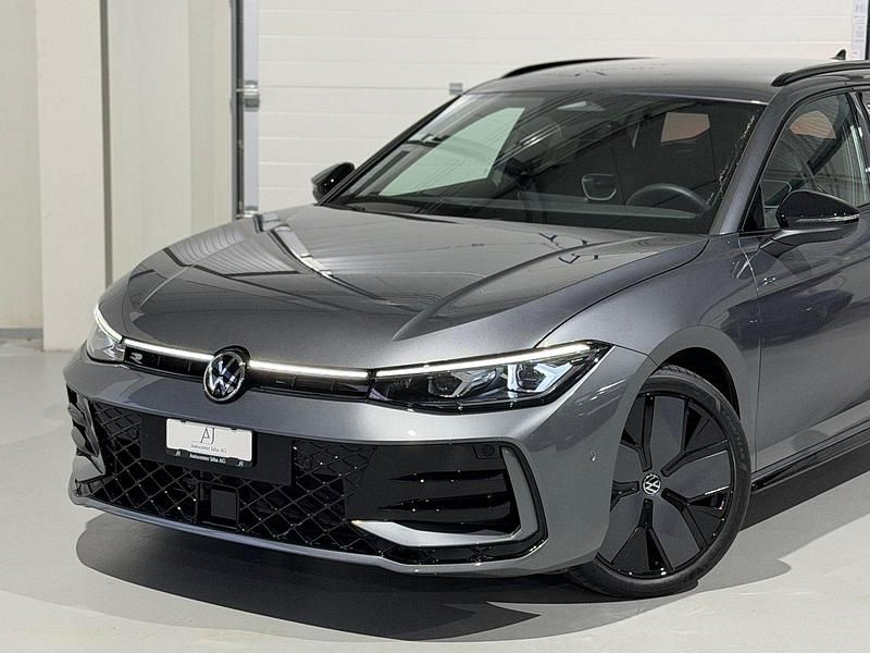 Gebraucht VW Passat R-line 193 PS (141 kW) 2024 Kombi