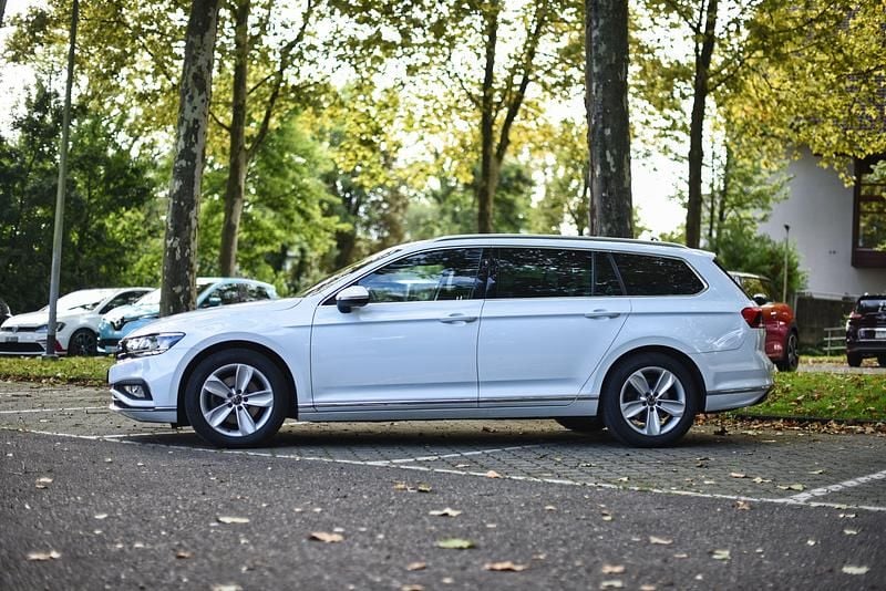 Gebraucht VW Passat Elegance 200 PS (147 kW) 2023 Kombi