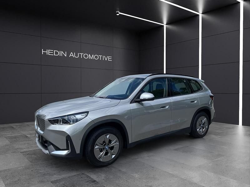 Neu BMW iX1 Shadowline 225 kW (306 PS) 2025 Silber SUV