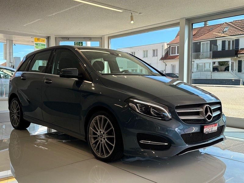 Gebraucht Mercedes B220 AMG line 177 PS (130 kW) 2015 Van / Kleinbus