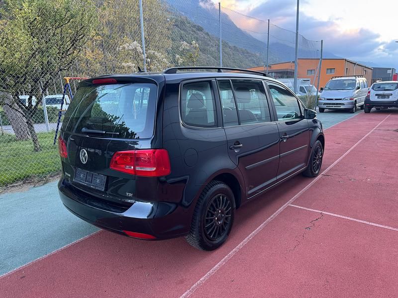 Gebraucht VW Touran Trendline 105 PS (77 kW) 2014 Van / Kleinbus