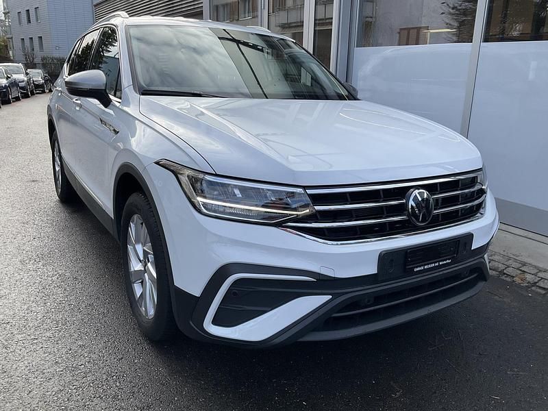 Gebraucht VW Tiguan Allspace Life 150 PS (110 kW) 2024 Weiss SUV