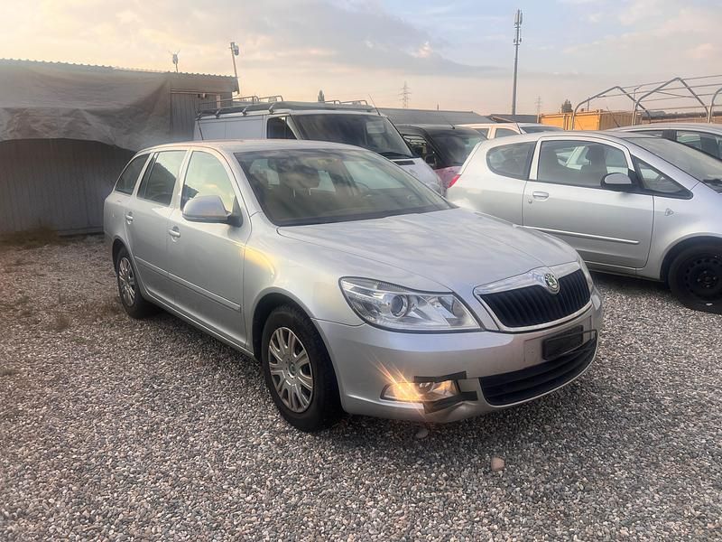Gebraucht Skoda Octavia Ambiente 122 PS (89 kW) 2009 Kombi