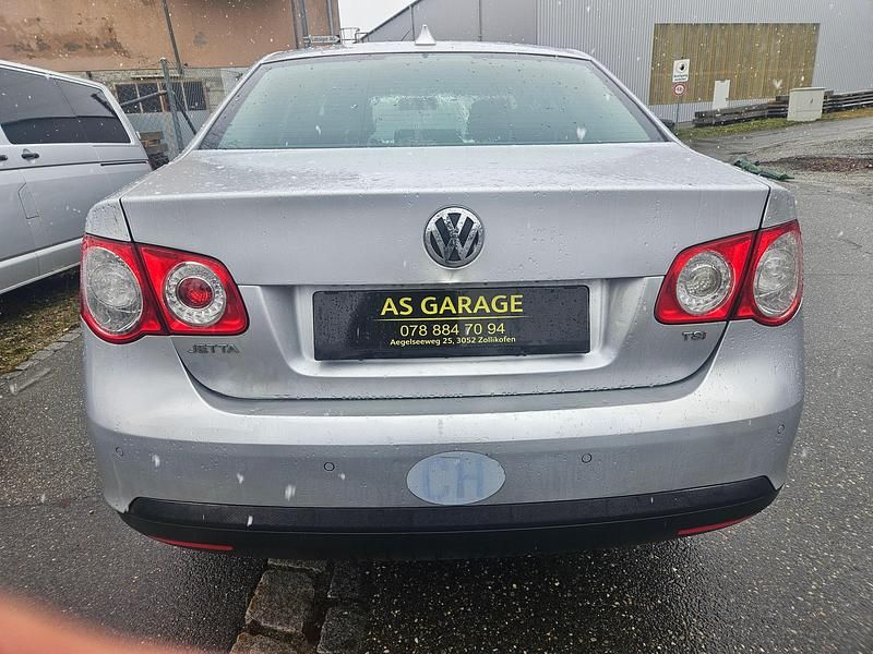 Gebraucht VW Jetta Comfortline 122 PS (89 kW) 2010 Limousine