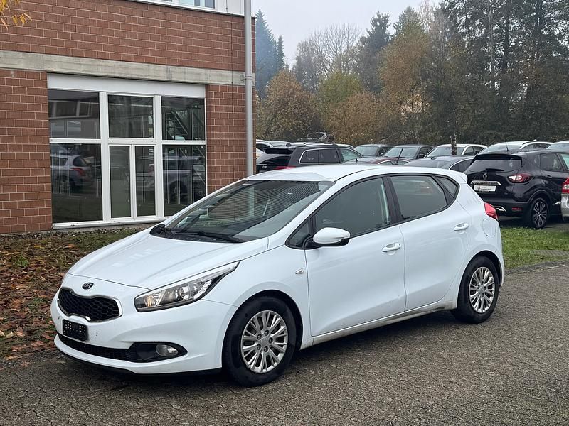 Gebraucht 2013 Kia Ceed Kleinwagen | CHF 2’999 - Bild 1/4