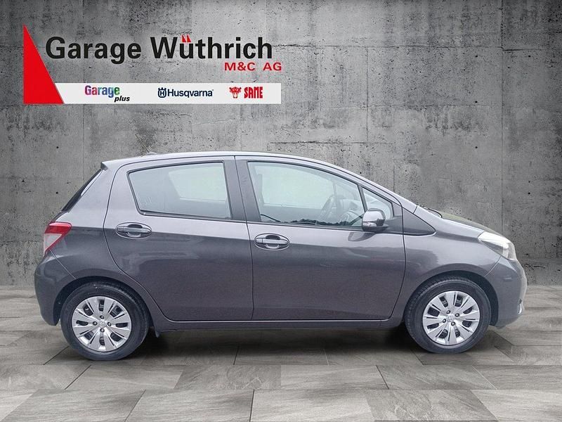Gebraucht Toyota Yaris Luna 99 PS (72 kW) 2013 Grau Limousine