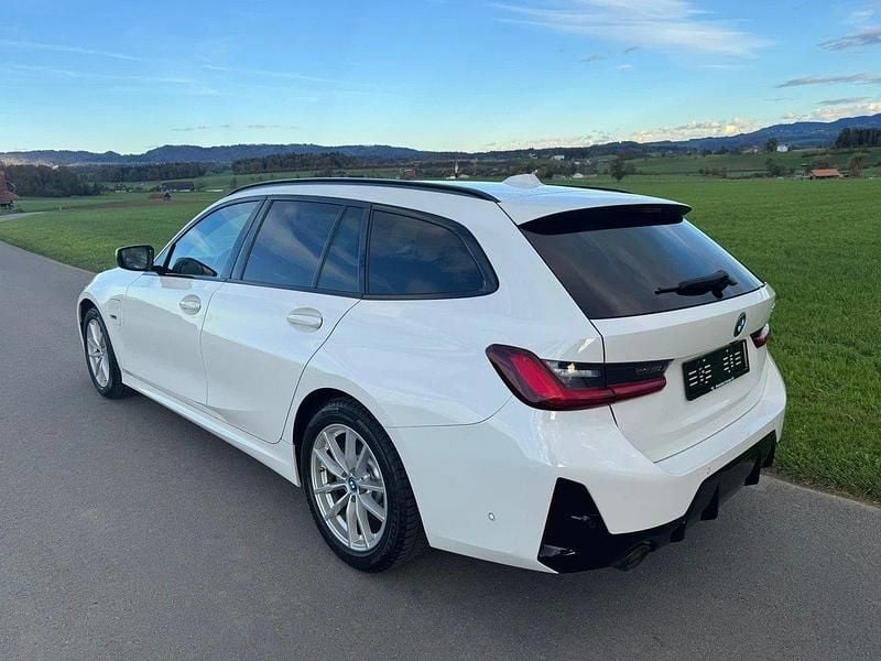 Gebraucht BMW 330e M Sport 292 PS (214 kW) 2024 Kombi