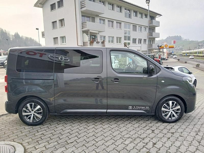 Neu Toyota Proace Verso Trend 100 kW (136 PS) 2025 Kombi