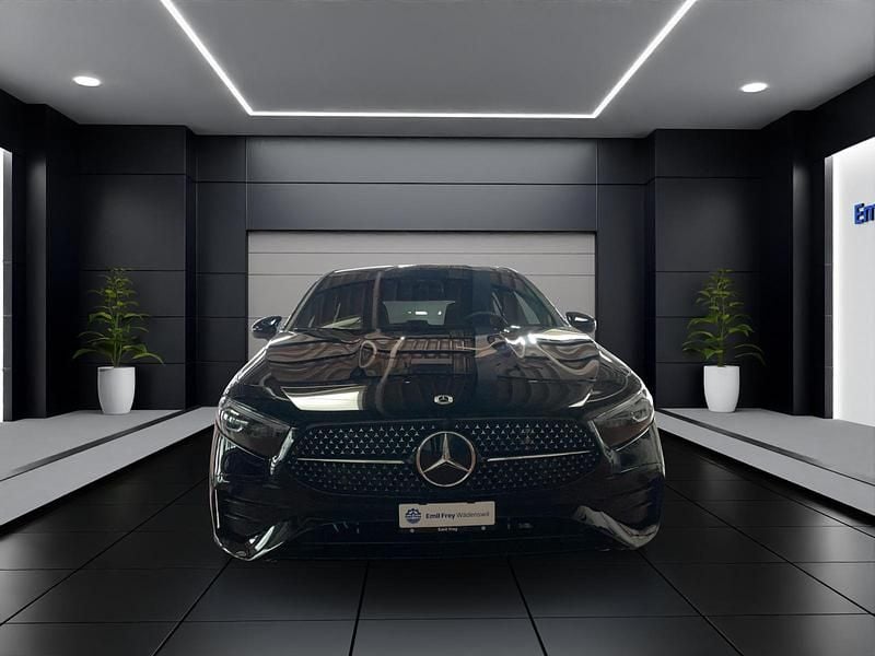 Gebraucht Mercedes A200 AMG line 177 PS (130 kW) 2025 Schwarz Limousine