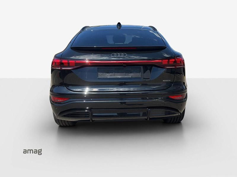 Neu Audi Q6 Sportback e-tron Ambiente 285 kW (388 PS) 2025 Mythosschwarz metallic SUV