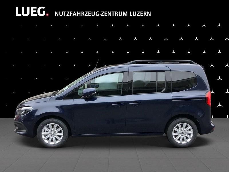 Gebraucht Mercedes 180 Style 116 PS (85 kW) 2024 Blau Limousine