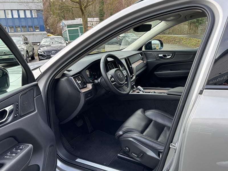Gebraucht Volvo XC60 Ultimate 235 PS (172 kW) 2022 Silber SUV
