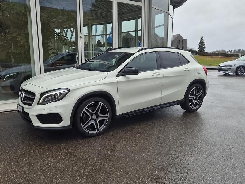 Gebraucht Mercedes GLA250 AMG line 211 PS (155 kW) 2015 SUV
