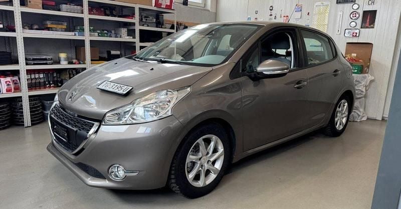 Gebraucht Peugeot 208 Active 95 PS (69 kW) 2012 Kleinwagen