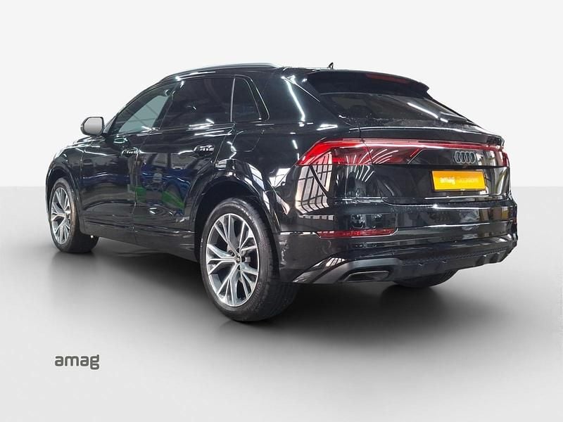 Gebraucht Audi Q8 Ambiente 394 PS (289 kW) 2024 Mythosschwarz metallic SUV