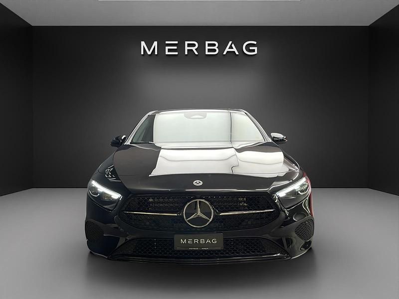 Neu Mercedes A200 Night 163 PS (119 kW) 2025 Schwarz Limousine