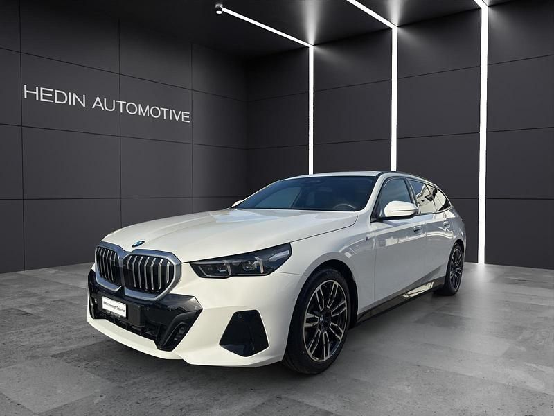 Weiss Gebraucht 2024 BMW 520 Comfort Edition Kombi | CHF 56’900 (Teuer) - Bild 1/4