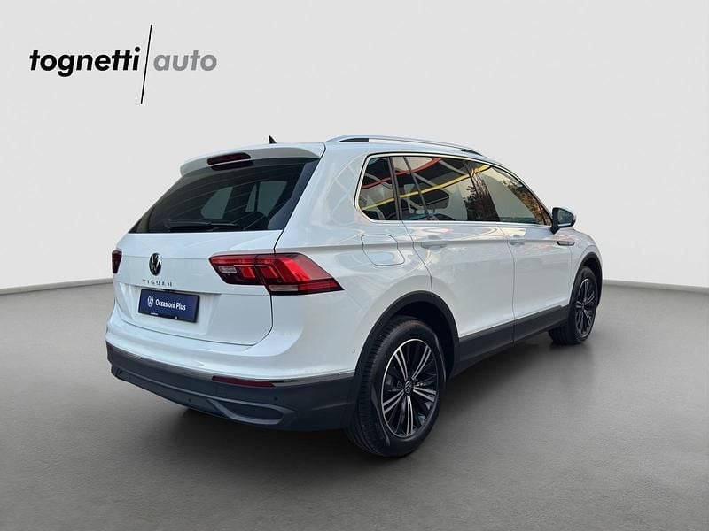 Gebraucht VW Tiguan Life 150 PS (110 kW) 2021 Weiss SUV
