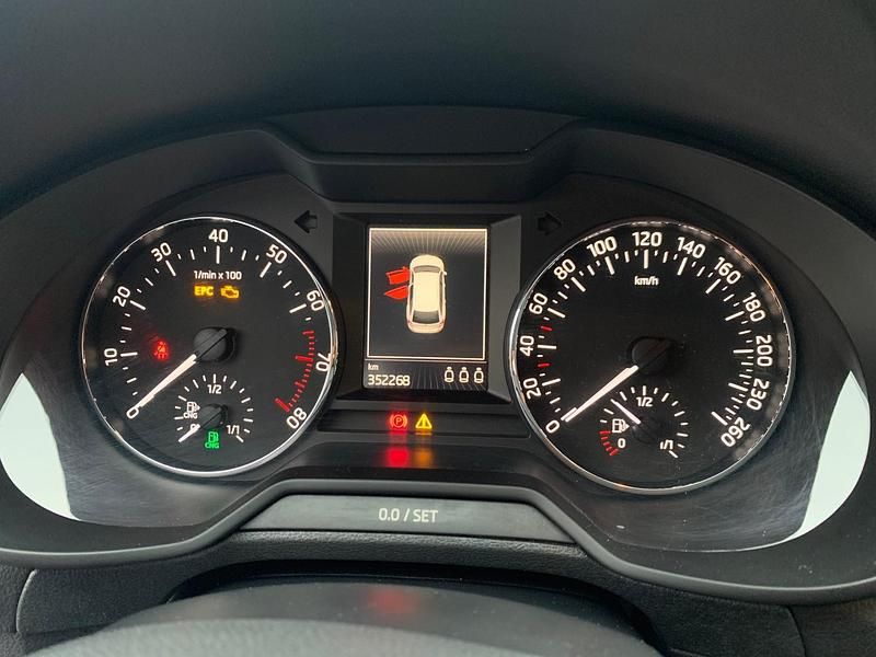 Gebraucht Skoda Octavia Elegance 110 PS (80 kW) 2014 Kleinwagen